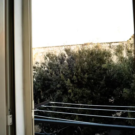 Monolocale Finemente Ristrutturato Διαμέρισμα