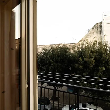 Monolocale Finemente Ristrutturato Διαμέρισμα *